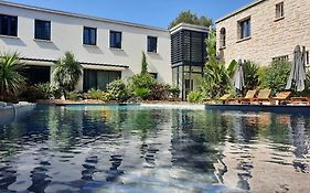 HPC Suites - Cassis Centre - Parking securisé et Piscine Chauffée